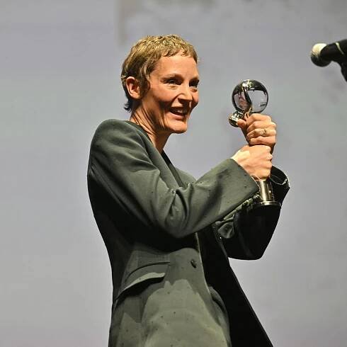 S postavami se loučím tím, že jim složím písničku, říká herečka Vicky Krieps, oceněná ve Varech