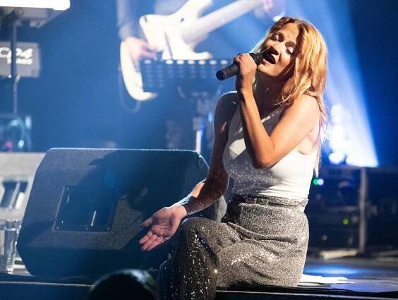 Šárka Vaňková ze Superstar jako Bartošová: Hity od Ivety a líbačka na pódiu!