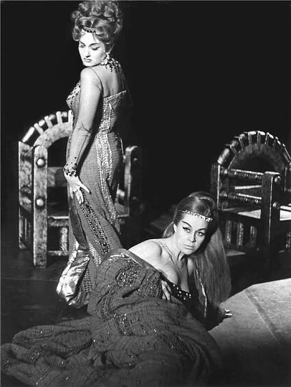 Salome - 31.03.1966, Ivana Mixová (Herodias), Alena Míková (Salome) Foto: Jaromír Svoboda