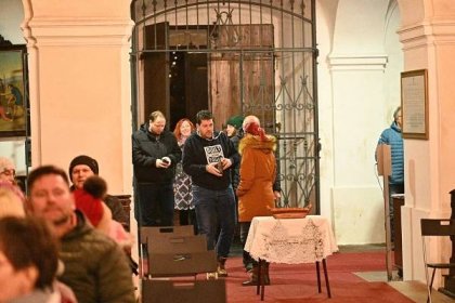 KrisKros vrátil Janovice o krůček zpět v čase. V kostele zněly vánoční melodie