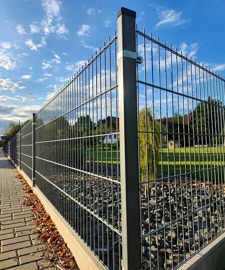 Panel výšky 163cm žárově zinkovaný 2D 5/5/5mm | E-pletivo.cz – ploty Vamberk