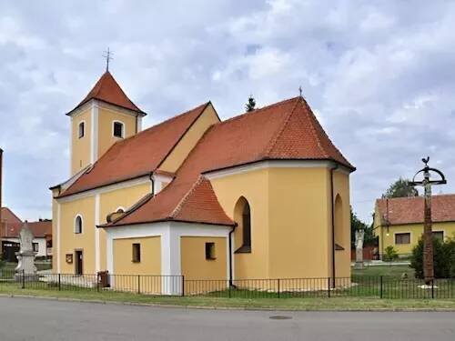 Kostel Nanebevzetí Panny Marie v Mikulčicích – Kudy z nudy 