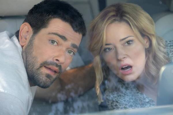 Jesse Metcalfe, Sarah Lind - Záhady na ostrově: Lodě ve větru - Z filmu