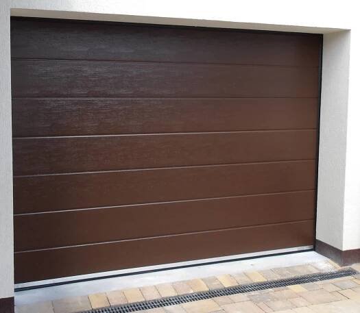 Sekční garážová vrata HNĚDÁ RAL 8014 CL 255×205 cm s elektrickým pohonem