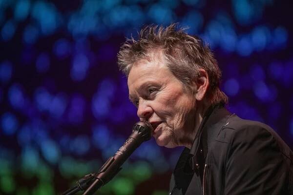 Foto: Laurie Anderson, Praha, Divadlo Archa, 21. 11. 2023
