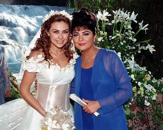 Abrázame muy fuerte - Promo - Aracely Arámbula, Victoria Ruffo