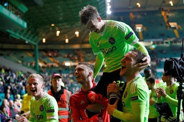 Černý v Evropské lize poprvé skóroval za Ajax, trefil se i Suchý – ČT sport – Česká televize