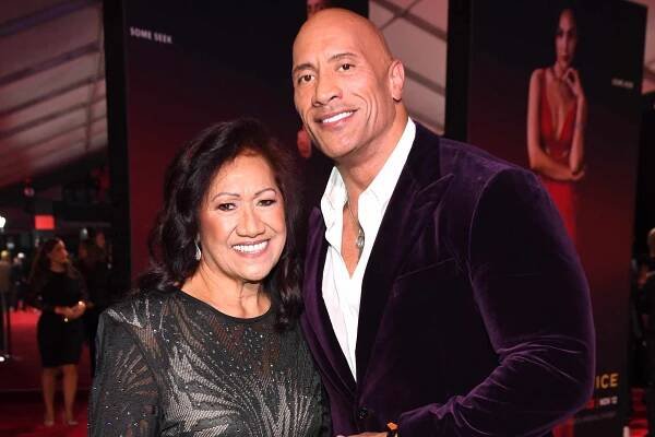 LOS ANGELES, CALIFORNIA - NOVEMBER 03: (L-R) Ata Johnson and Dwayne Johnson attend the World Premiere of Netflix's 