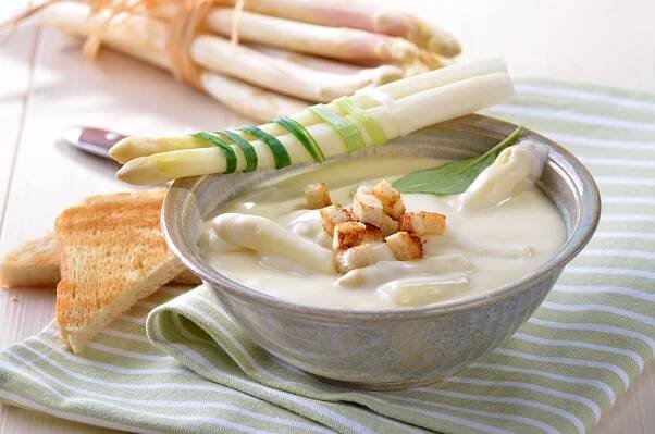 Krémová špargľová polievka- recept na krémovú polievku