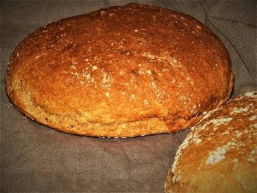 Domácí chléb pečený v troubě