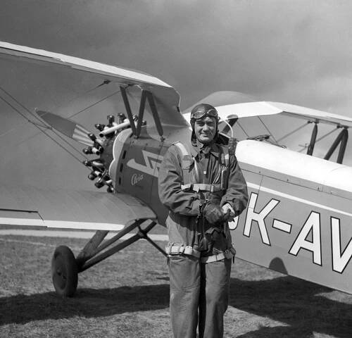 Letec, který spojoval odvahu s rozvahou.
(František Novák se svojí Avií B-428, rok 1938)