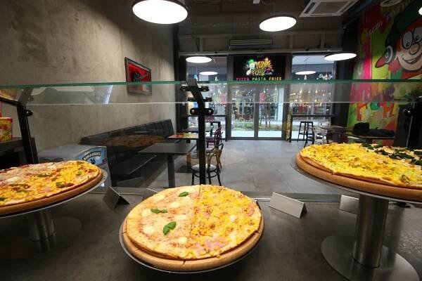Chacharova pizza podle výběru z 26 druhů: 1–4 pizzy o průměru 32 cm