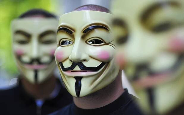 Kdo hájí Wikileaks? Anonymous bojují vtipem i pornem