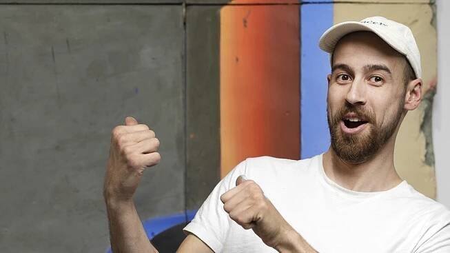 Betonové bloky i výstavy v ulicích. V malbě využívám intuitivní nostalgii, říká malíř Pavel Dušek