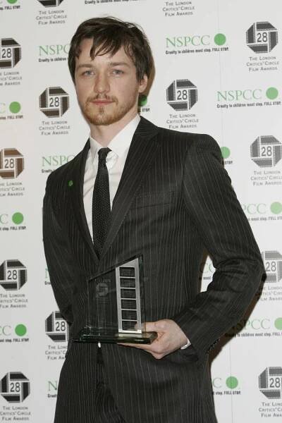 Další slavný krasavec míří do Česka: Po Deppovi dorazí hvězda X-Menů James McAvoy!