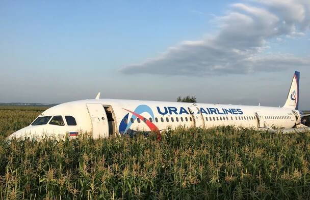 Letecké drama nad Ruskem. Airbus plný dětí musel nouzově přistát