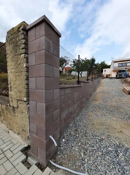 Oplocení , betonové ploty a opěrné zdi Kladno -