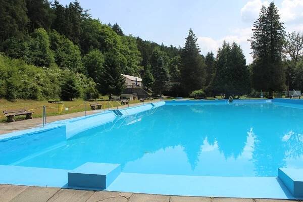 Za návštěvu některých koupališť si letos připlatíte. Čekají na vás ale i novinky