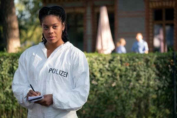 Blutige Anfänger - Luftwaffe - Z filmu - Jane Chirwa