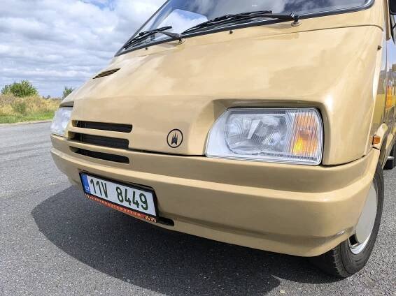 Na sraz Škody 1203 po vlastní ose. Unikátní prototyp je po 40 letech zpět na silnici