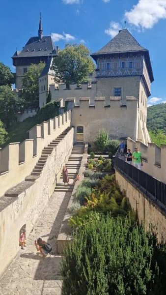 Výlet na státní hrad Karlštejn – Naše Martinice z. s.