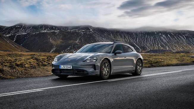 Nabídka modernizovaného Porsche Taycan se rozrůstá o další tři verze, celkem jich je 16