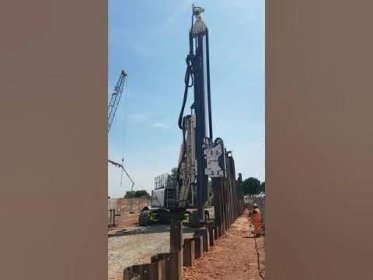 RTG RG21T telescopic leader rig sold to Ivor King Piling