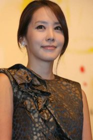 Kim Jung-eun (jihokorejská herečka, narozena 1976) od KIYOUNG KIM.jpg