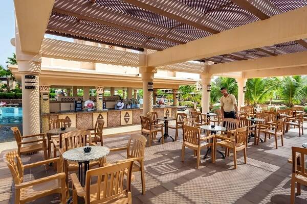 Poolside bar