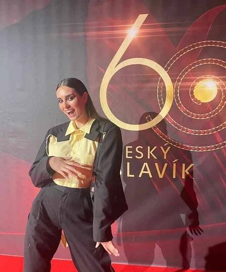 Dominika Hašková oblékla na předávání cen Český slavík outfit, který večerní šaty rozhodně nepřipomínal.