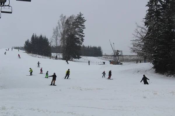 Na Jihlavsku se lyžuje naplno, Čeřínek láká na osmdmdesát centimetrů sněhu