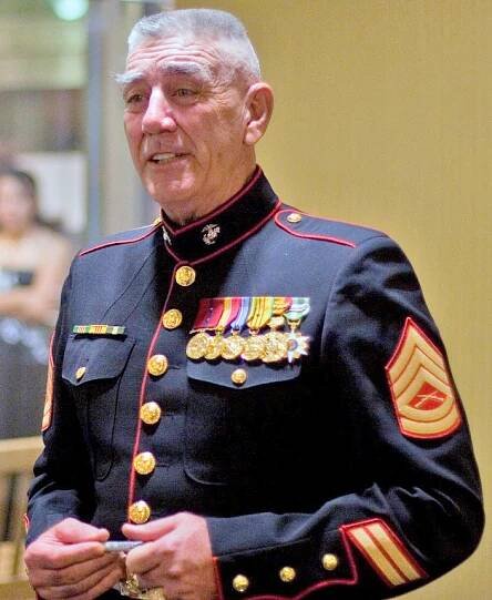 Soubor:R Lee Ermey in USMC uniform.jpg – Wikipedie