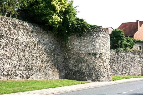 Soubor:Tongeren Romeinse wallen.jpg – Wikipedie