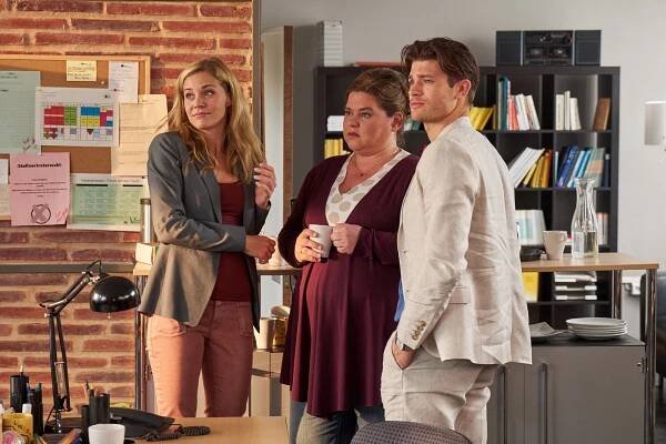 Der Lehrer - Entweder völlig bekloppt, oder Stahleier - Z filmu - Jessica Ginkel, Nadine Wrietz, Eugen Bauder