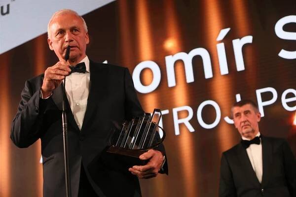 Fotogalerie: Titul EY Podnikatel roku 2017 získal Lubomír Stoklásek, majitel firmy Agrostroj...