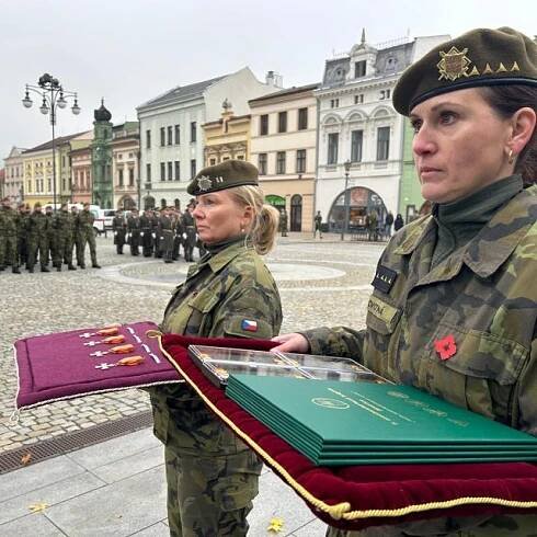 Vojáci si v centru Hranic připomněli 30. výročí založení tamní mechanizované brigády Dukelské | foto: Lenka Kratochvílová,  Český rozhlas