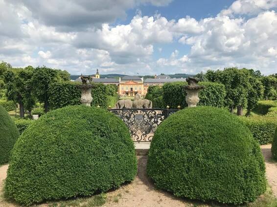 CHATEAU DOBRIS - Updated 2025 Guest house Reviews (Czech Republic)