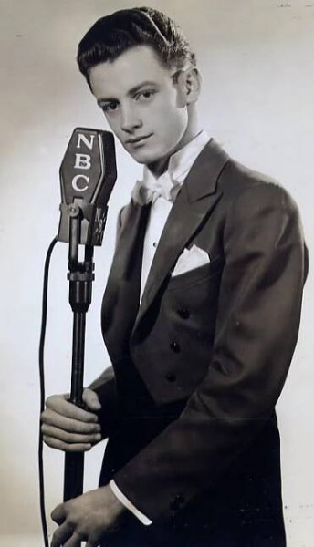 Soubor:Art carney early photo.JPG – Wikipedie