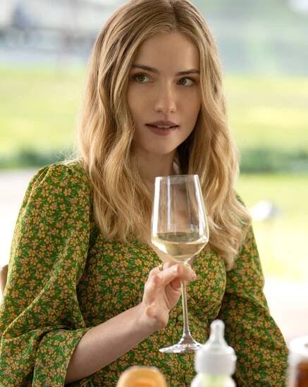 Photo de l'actrice Willa Fitzgerald dans le film Regretting You (2025) de Josh Boone.