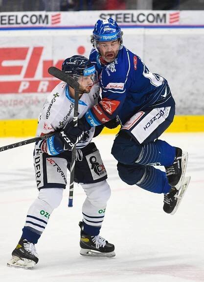 Foto: Příjemný šok: Rytíři před vyprodanou halou sesadili Vítkovice z čela