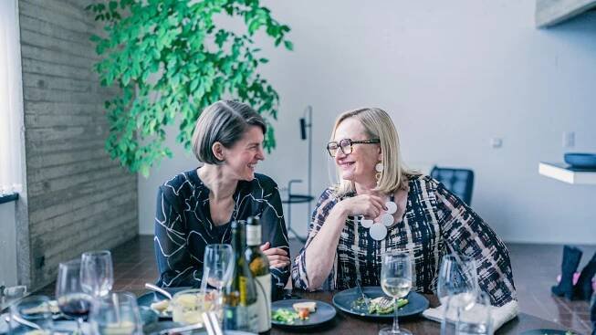 Maria Ylipää, Sara Paavolainen - Sijainen - Z filmu