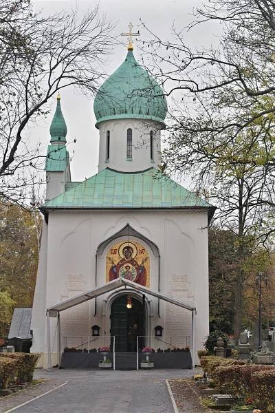 Soubor:Praha Olšany, chrám Zesnutí Přesvaté Bohorodice.jpg