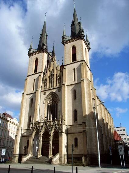 Fotogalerie • Strossmayerovo náměstí (Náměstí) • Mapy.com