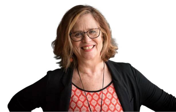 Kelly normal smile-trans