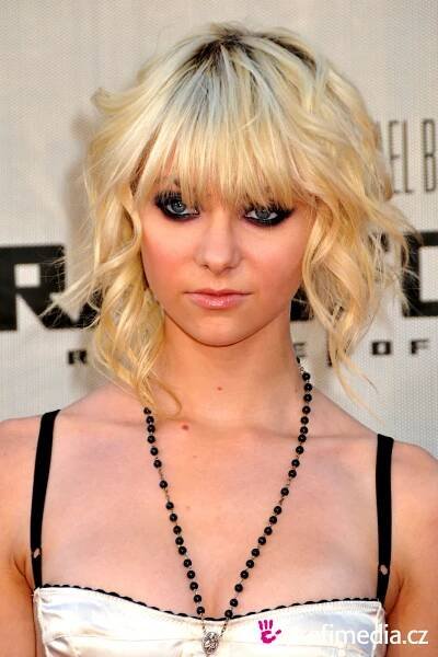 Taylor Momsen - celebrity účes - HappyHair