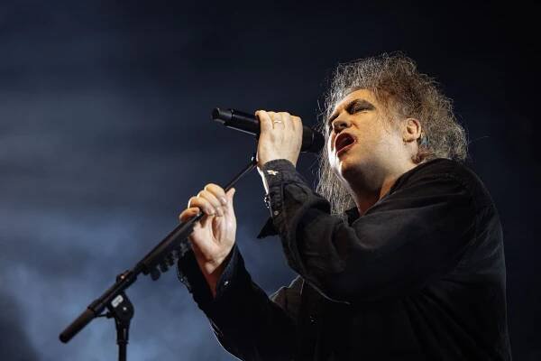 Servisní poplatek stál víc než lístek. Kapela The Cure donutila prodejce k omluvě