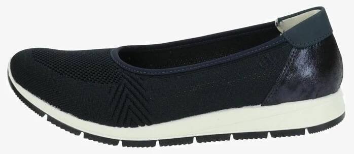 Černá síťová slip-on obuv s texturovanou špičkou, lesklým akcentem na podrážce a bílou gumovou podešví, která má na svršku cik-cak vzor.