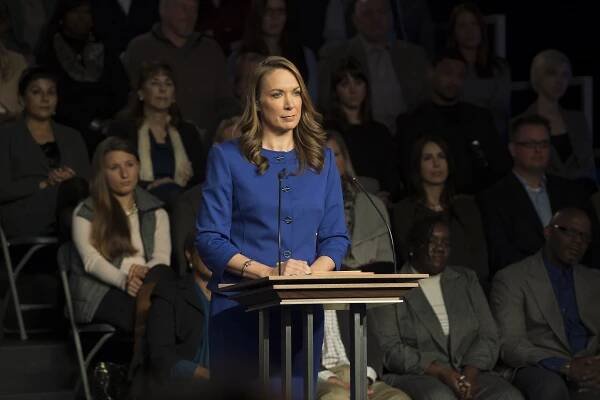 Domek z karet - 37. kapitola - Z filmu - Elizabeth Marvel