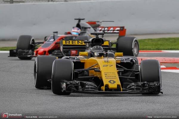 Curva New Holland Barcelona Hulkenberg Grosjean
