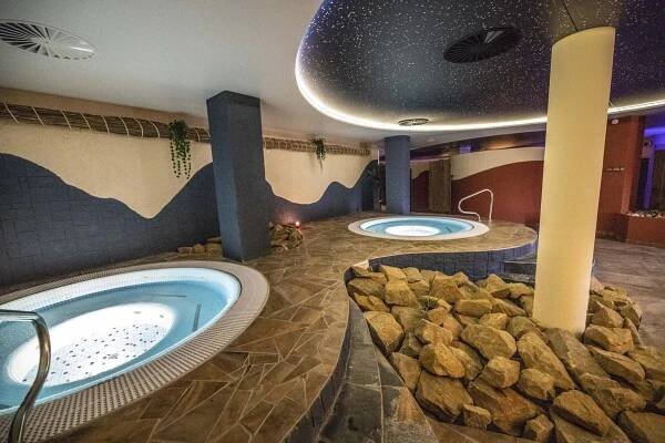Vstup do saunového světa Tropicana Hradec Králové, Slezské Předměstí Saunový svět Tropicana • Firmy.cz